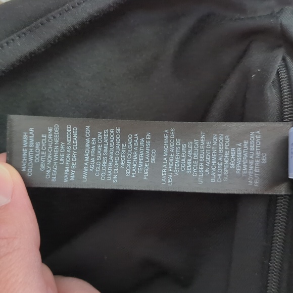 White House | Black Market Ladies Top - Picture 9 of 9